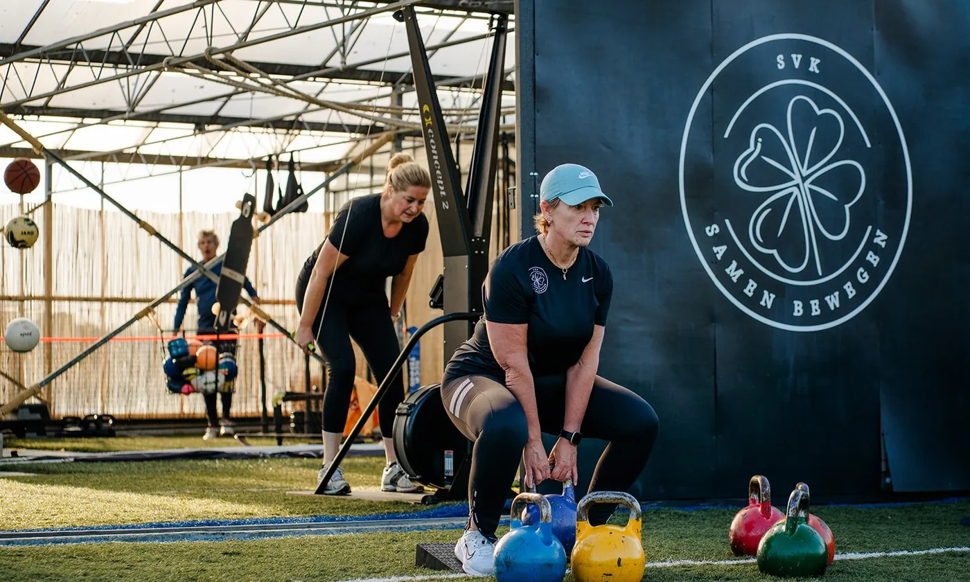 Kettlebell-training voor de logowand